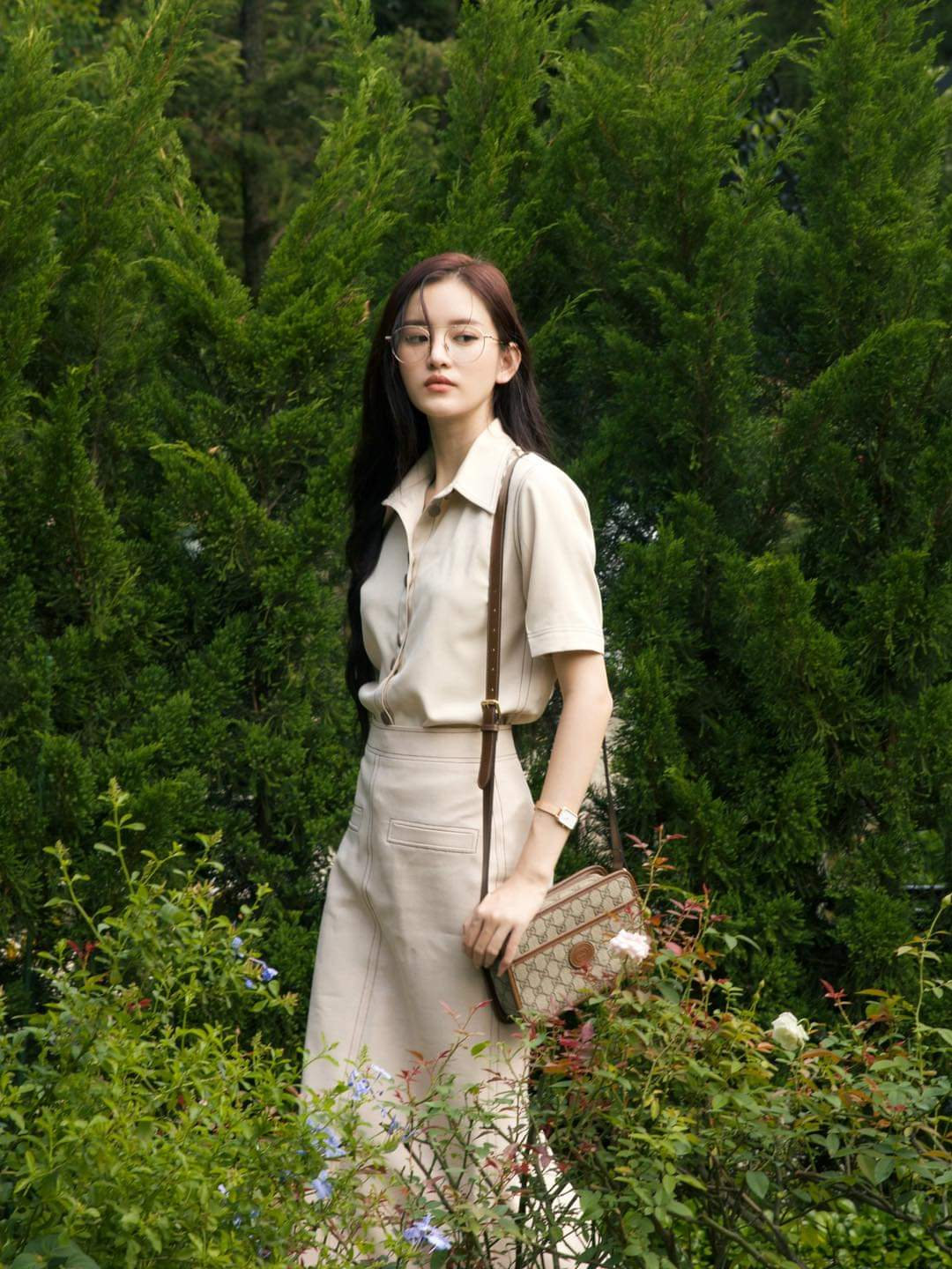 beige short-sleeved polo shirt - Image 4