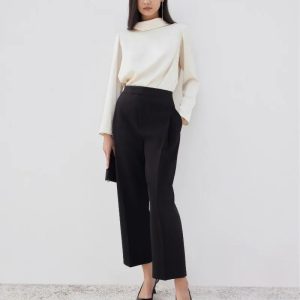 Ivory-colored crisp collar satin shirt