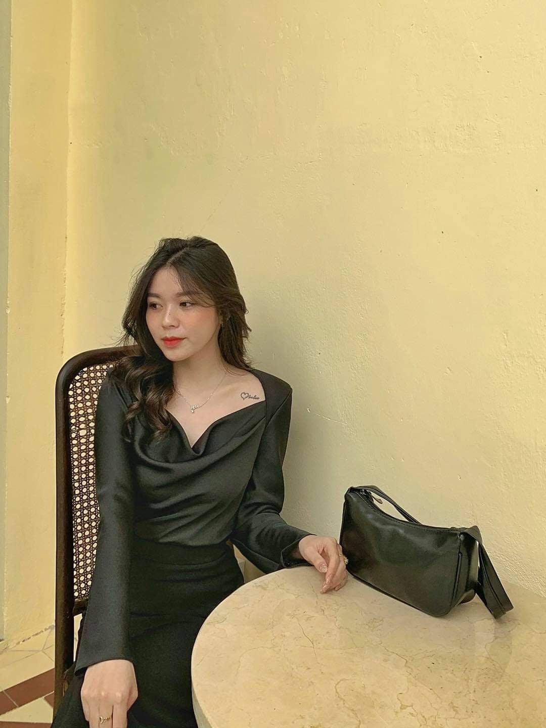 Black satin collared top - Image 4