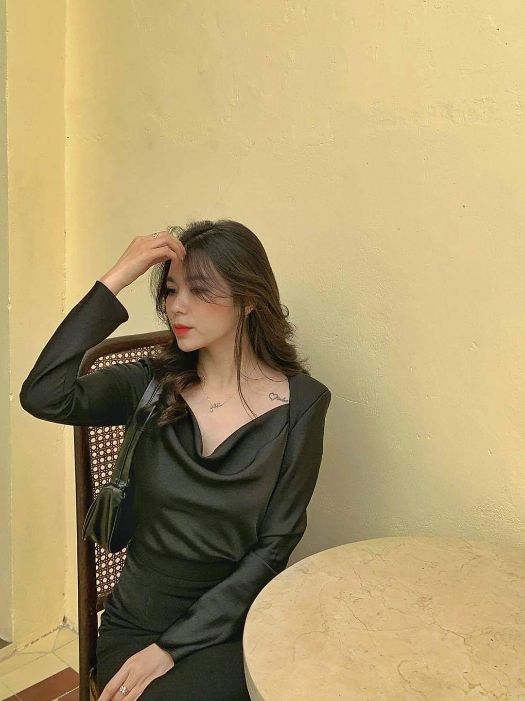 Black satin collared top - Image 3